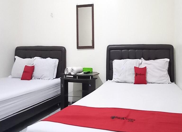 غرفة عائلية, Reddoorz Syariah At Hotel Pandan Wangi Near Alun Alun Sidoarjo