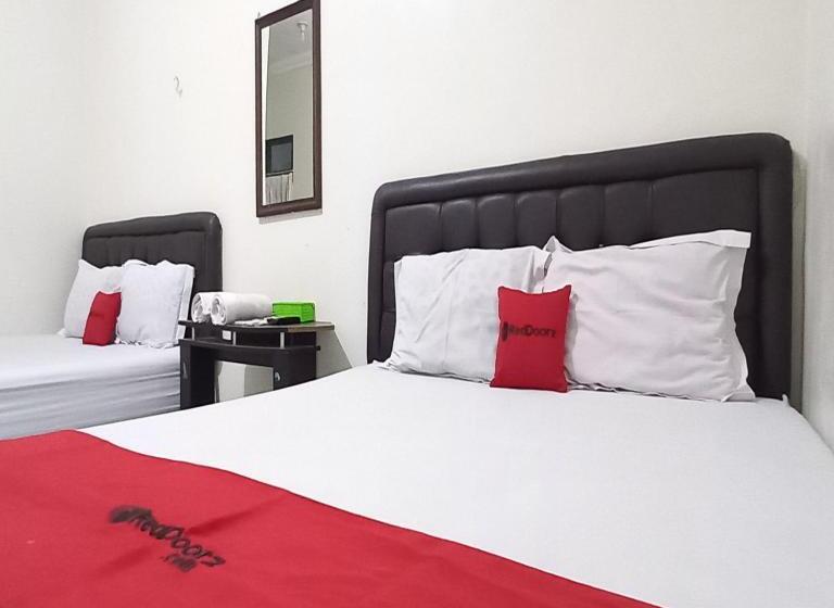 غرفة عائلية, Reddoorz Syariah At Hotel Pandan Wangi Near Alun Alun Sidoarjo