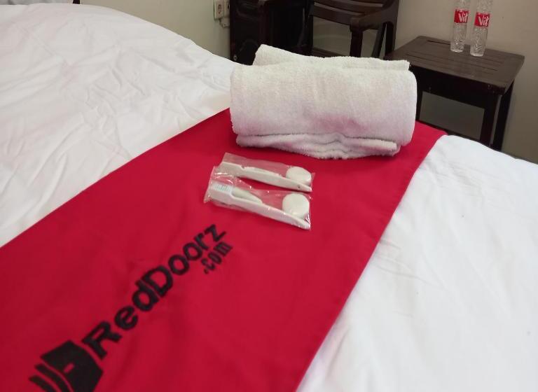 غرفة عائلية, Reddoorz Syariah At Hotel Pandan Wangi Near Alun Alun Sidoarjo