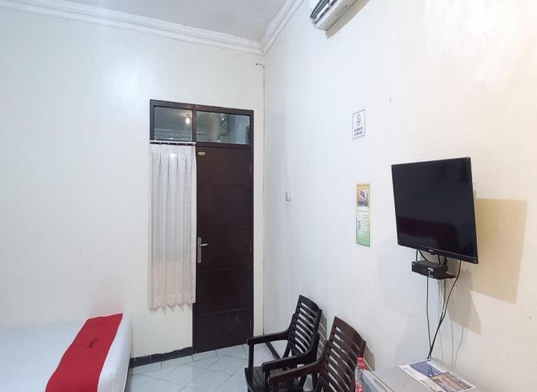 غرفة عائلية, Reddoorz Syariah At Hotel Pandan Wangi Near Alun Alun Sidoarjo