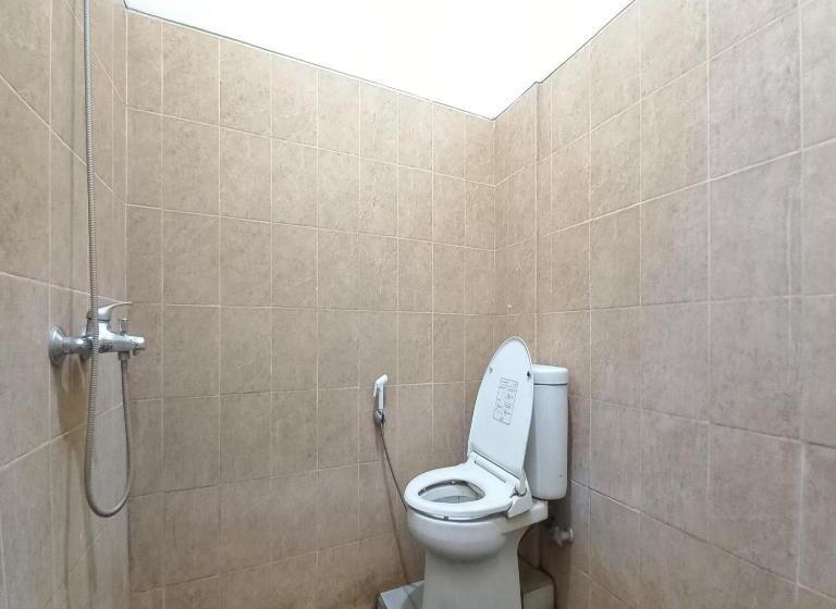 غرفة قياسية, Reddoorz Syariah At Hotel Pandan Wangi Near Alun Alun Sidoarjo