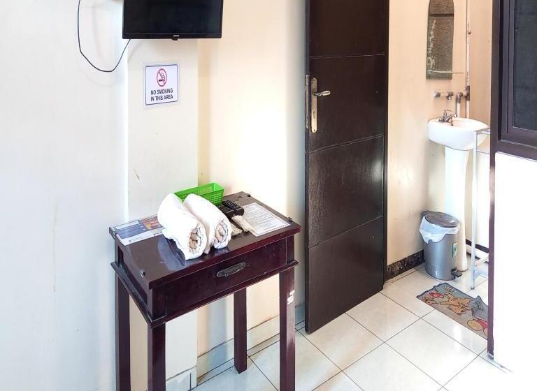 غرفة قياسية, Reddoorz Syariah At Hotel Pandan Wangi Near Alun Alun Sidoarjo