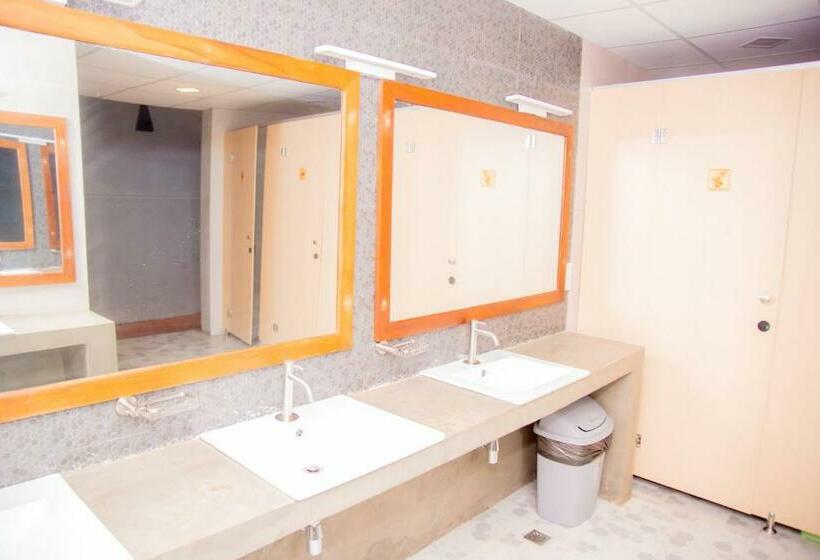 Кровать в Общей Комнате, Hiriketiya Beach Hostels