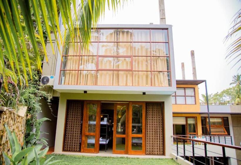 Кровать в Общей Комнате, Hiriketiya Beach Hostels