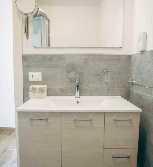 חדר סטנדרט לשלושה, Affitta Camere La Fenice Di Folli Lorella