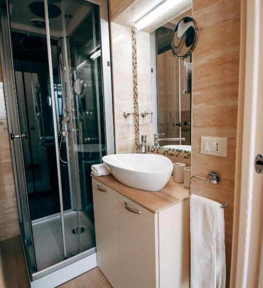 חדר סטנדרט לארבעה, Affitta Camere La Fenice Di Folli Lorella