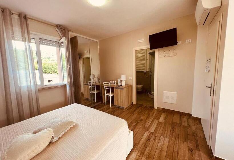 חדר קומפורט לשלושה, Affitta Camere La Fenice Di Folli Lorella