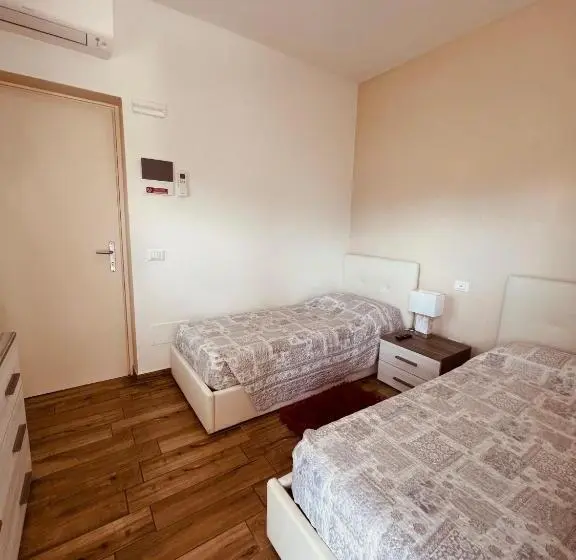 スタンダード４人部屋, Affitta Camere La Fenice Di Folli Lorella