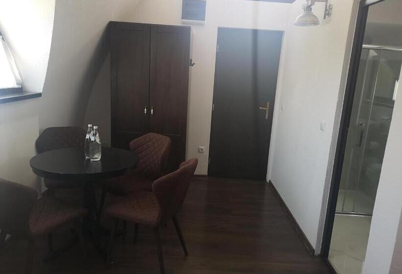 Номер Стандарт, Hunnia   Huntanya