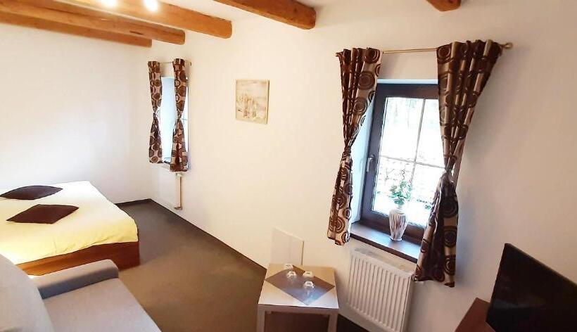 חדר סטנדרטי לשלושה עם נוף, Penzion Studánka, Klíny