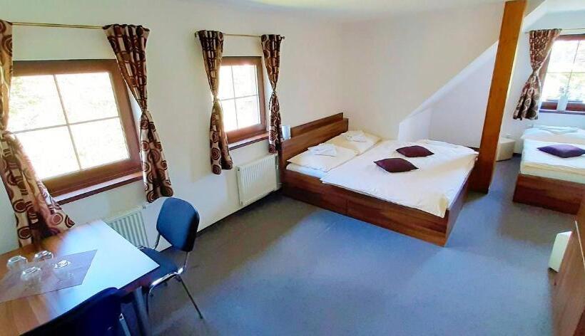 חדר משפחתי נוף להרים, Penzion Studánka, Klíny