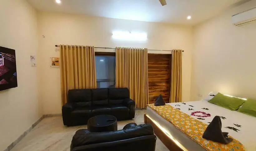２ベッドルームアパートメント, Shree Suites