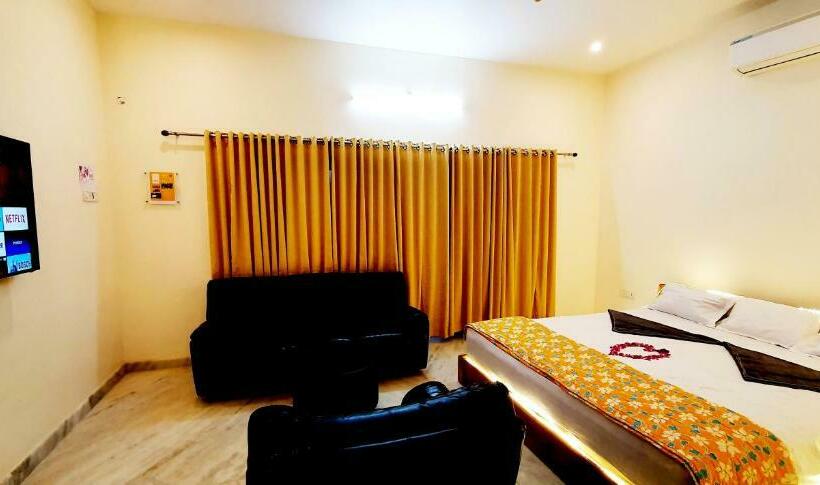 شقة غرفتين, Shree Suites