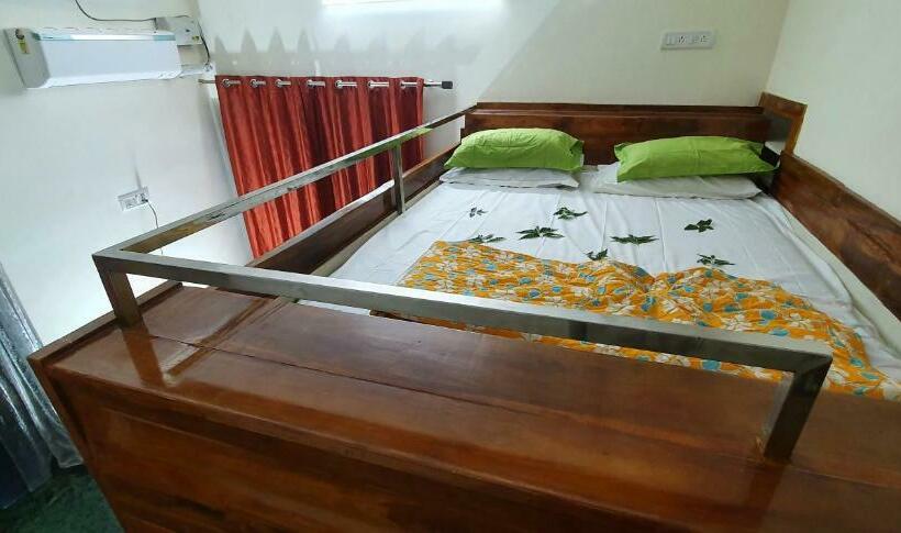 شقة غرفتين, Shree Suites