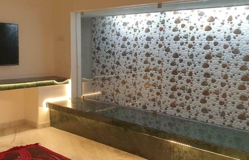 شقة غرفتين, Shree Suites