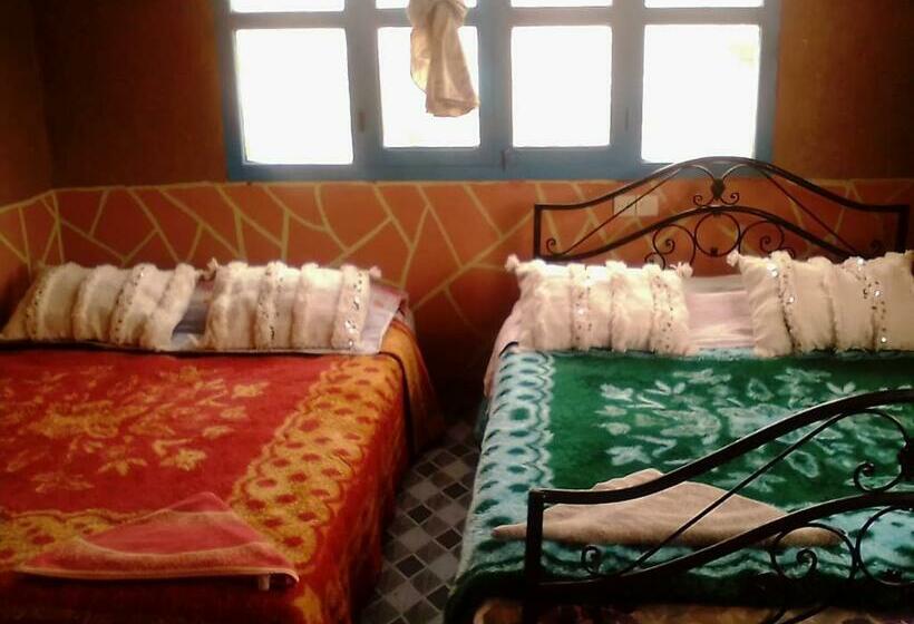 اتاق استاندارد سه نفره, Auberge Tafouyt