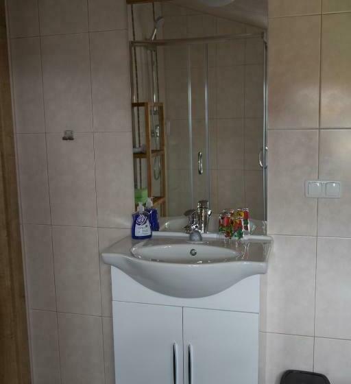 غرفة عائلية, Buschenschank Ofnerpeter