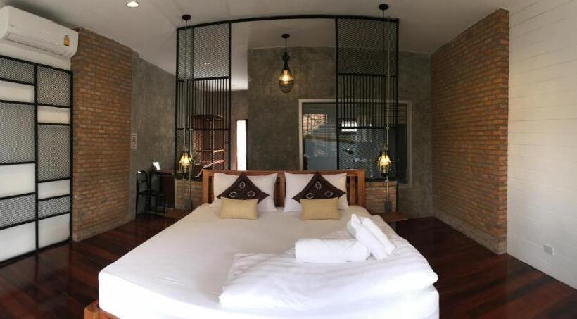 Junior Suite Familiar, The Pud Dee