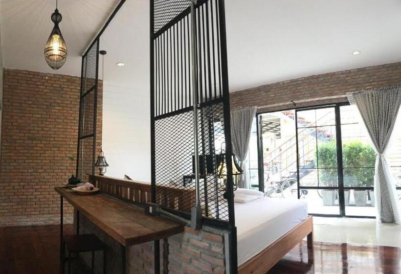 Junior Suite Familiar, The Pud Dee