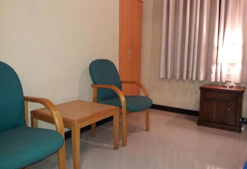 キングサイズベッドのデラックスルーム, Avondale Colombo