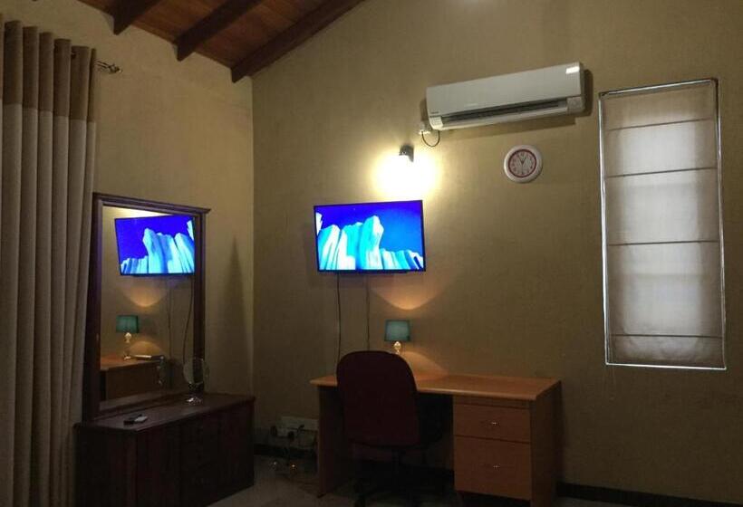 キングサイズベッドのデラックスルーム, Avondale Colombo