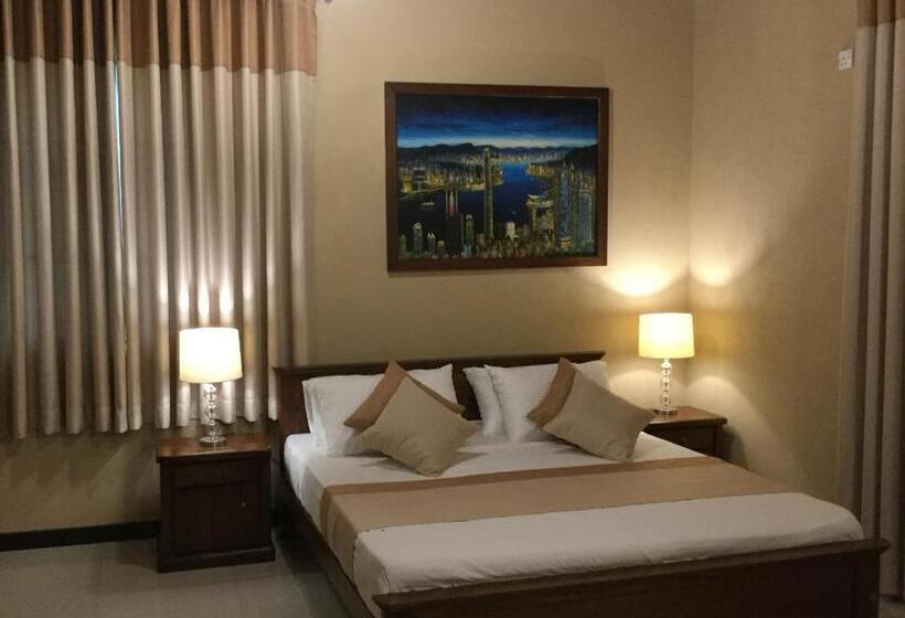 キングサイズベッドのデラックスルーム, Avondale Colombo