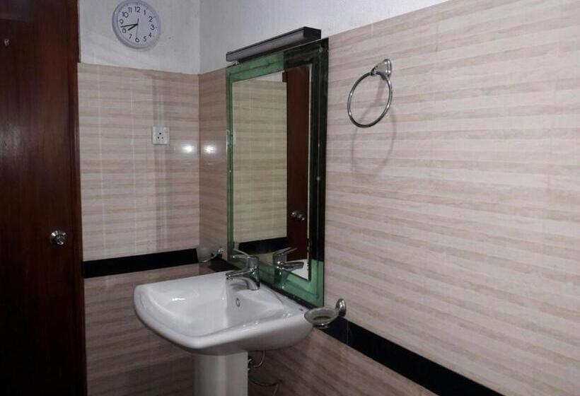 キングサイズベッドのスタンダードルーム, Avondale Colombo