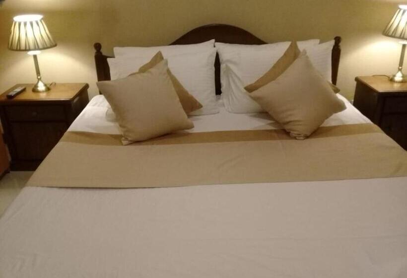 キングサイズベッドのスタンダードルーム, Avondale Colombo