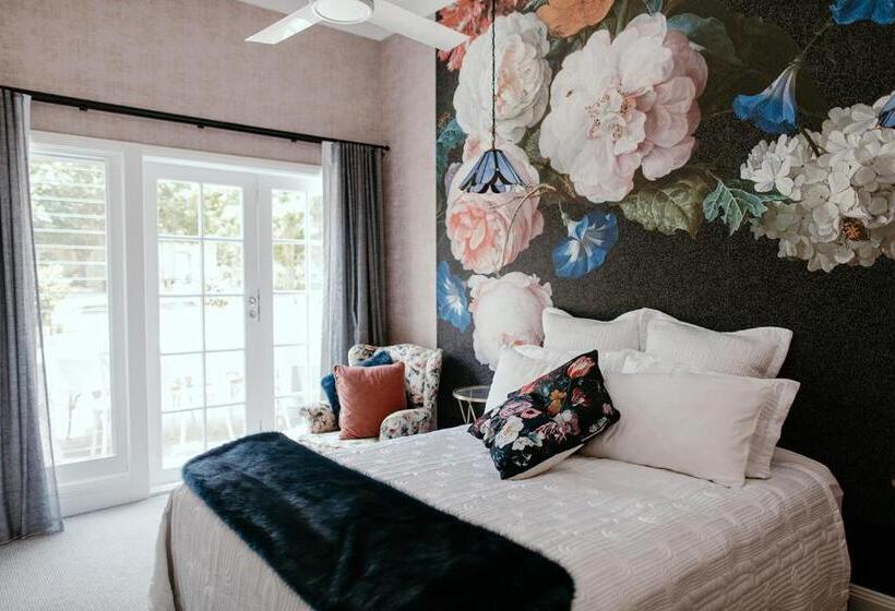 Дом 1 Спальня, Chanticleer Gardens Barn Cottage With A Pool
