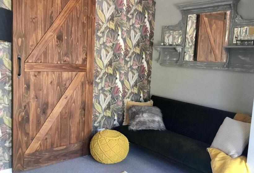家庭工作室, Chanticleer Gardens Barn Cottage With A Pool