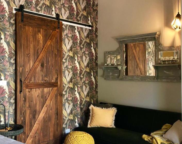 Семейное Студио, Chanticleer Gardens Barn Cottage With A Pool