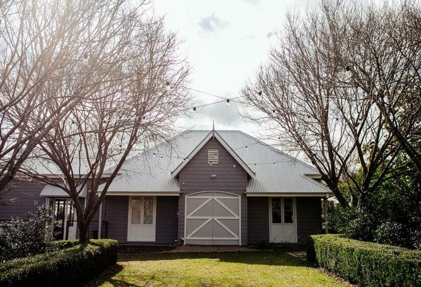 Дом 2 Спальни, Chanticleer Gardens Barn Cottage With A Pool