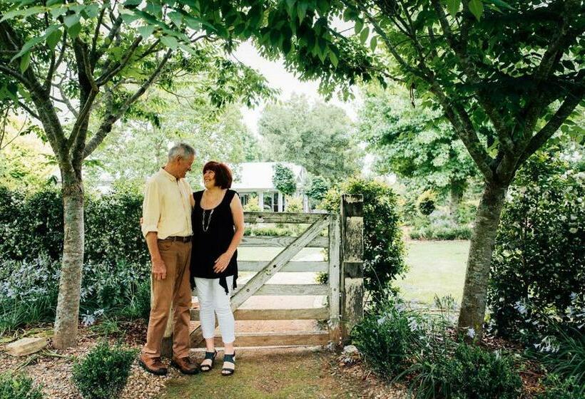 Дом 2 Спальни, Chanticleer Gardens Barn Cottage With A Pool