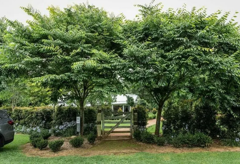 ２ベッドルームハウス, Chanticleer Gardens Barn Cottage With A Pool