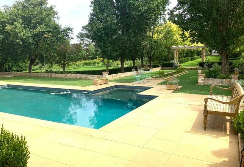 Дом 2 Спальни, Chanticleer Gardens Barn Cottage With A Pool