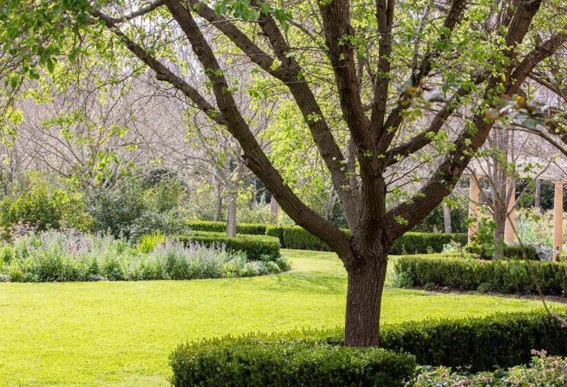 Дом 2 Спальни, Chanticleer Gardens Barn Cottage With A Pool