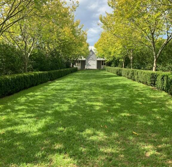 Дом 2 Спальни, Chanticleer Gardens Barn Cottage With A Pool