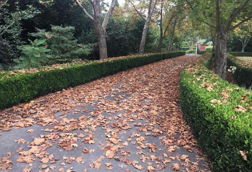 Дом 1 Спальня, Chanticleer Gardens Barn Cottage With A Pool