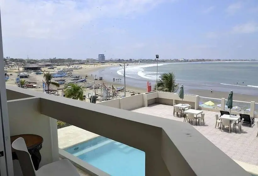 اتاق خانوادگی با چشمانداز دریا, Paradise Beach
