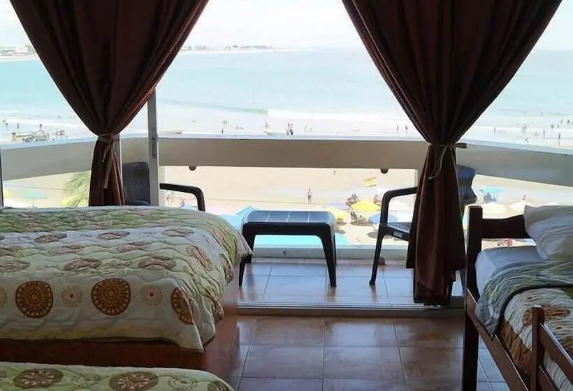 اتاق خانوادگی با چشمانداز دریا, Paradise Beach