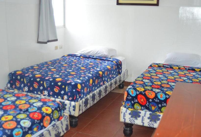Habitació Quàdruple Estàndard, Paradise Beach