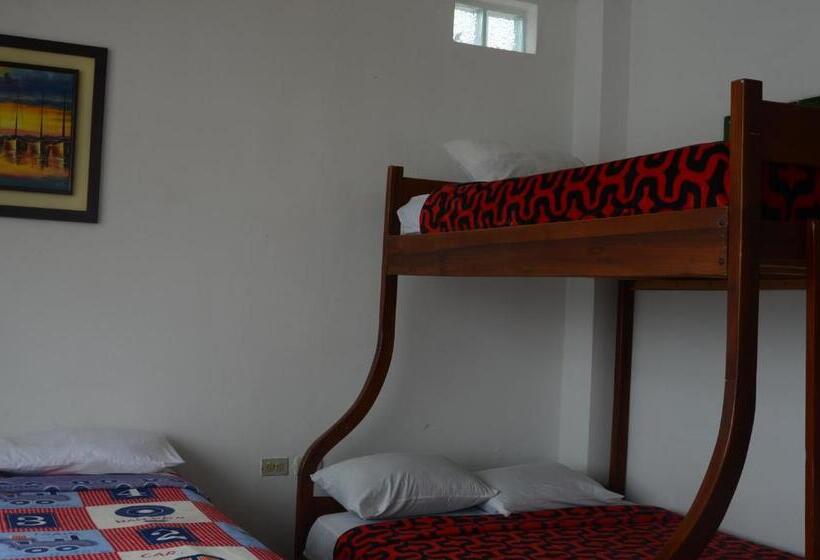 スタンダード４人部屋, Paradise Beach