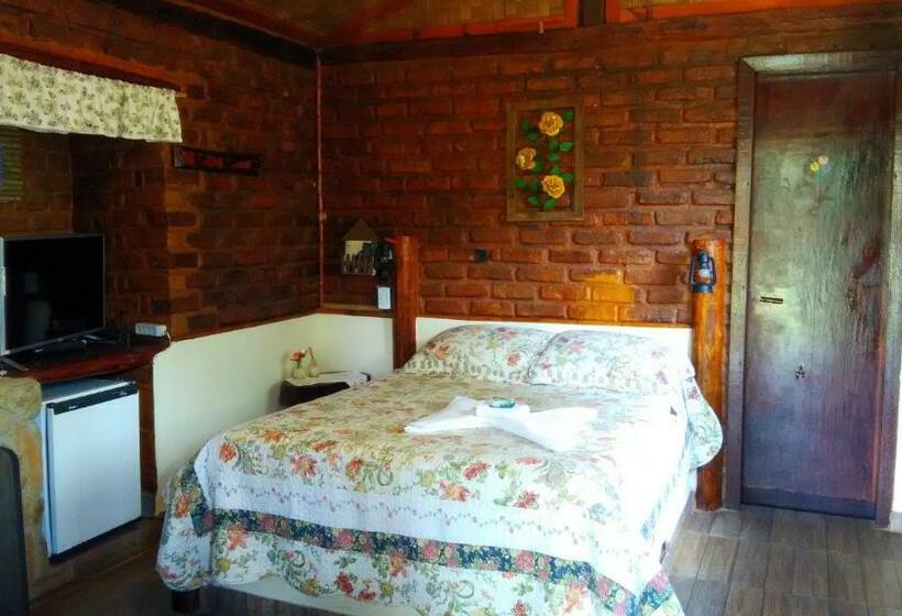 غرفة قياسية ثلاثية, Repousada Chalés