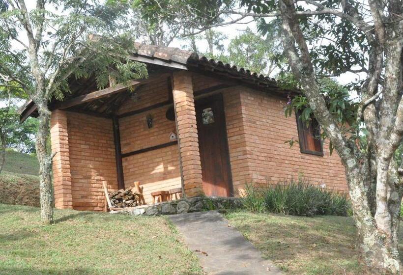 غرفة قياسية رباعية, Repousada Chalés