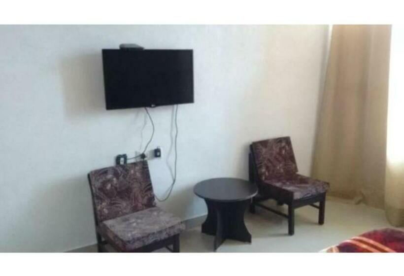 デラックスルーム, Residential Stay In The City