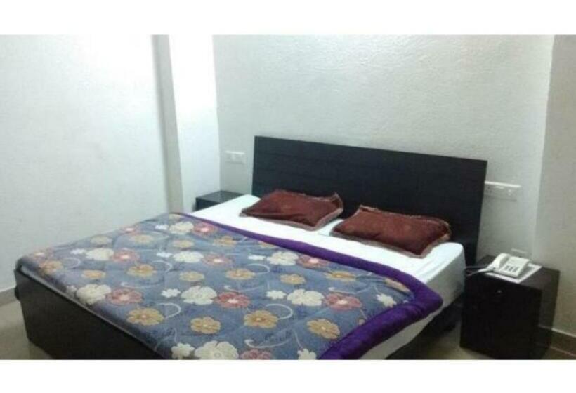 デラックスルーム, Residential Stay In The City