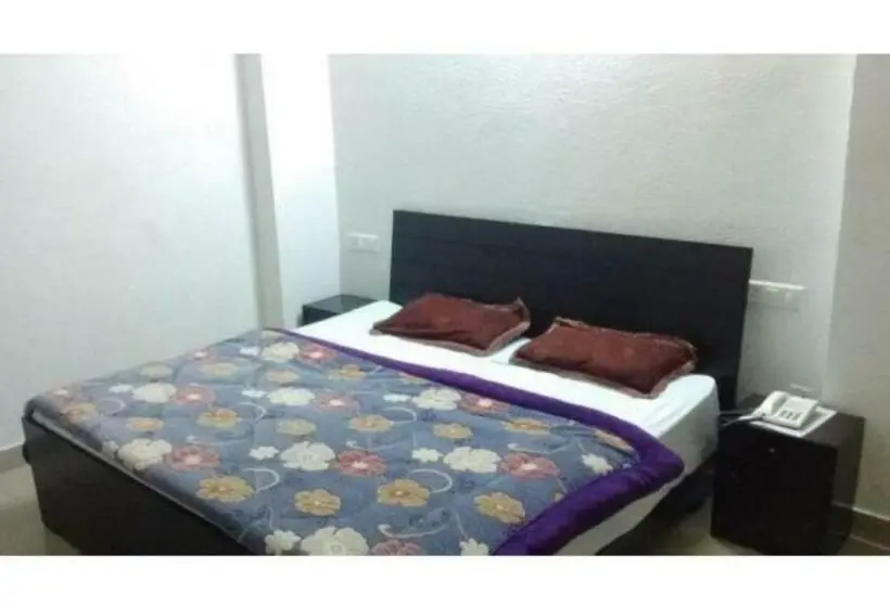 デラックスルーム, Residential Stay In The City