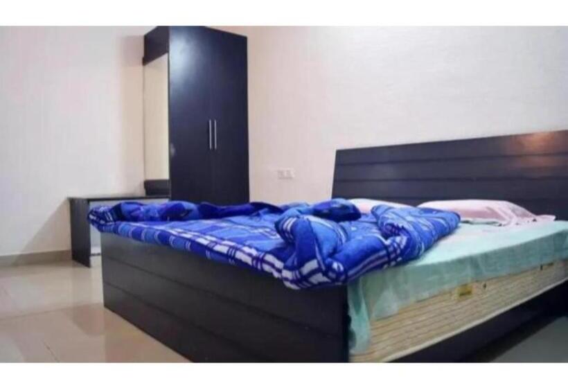 디럭스 룸, Residential Stay In The City
