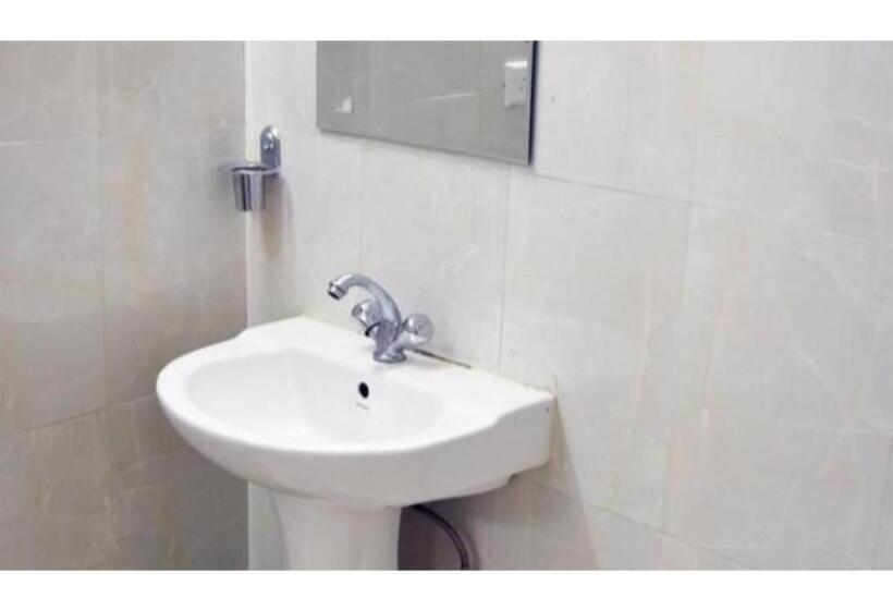 デラックスルーム, Residential Stay In The City