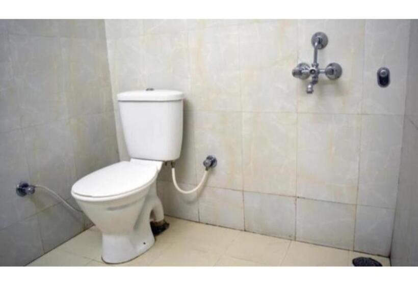 デラックスルーム, Residential Stay In The City